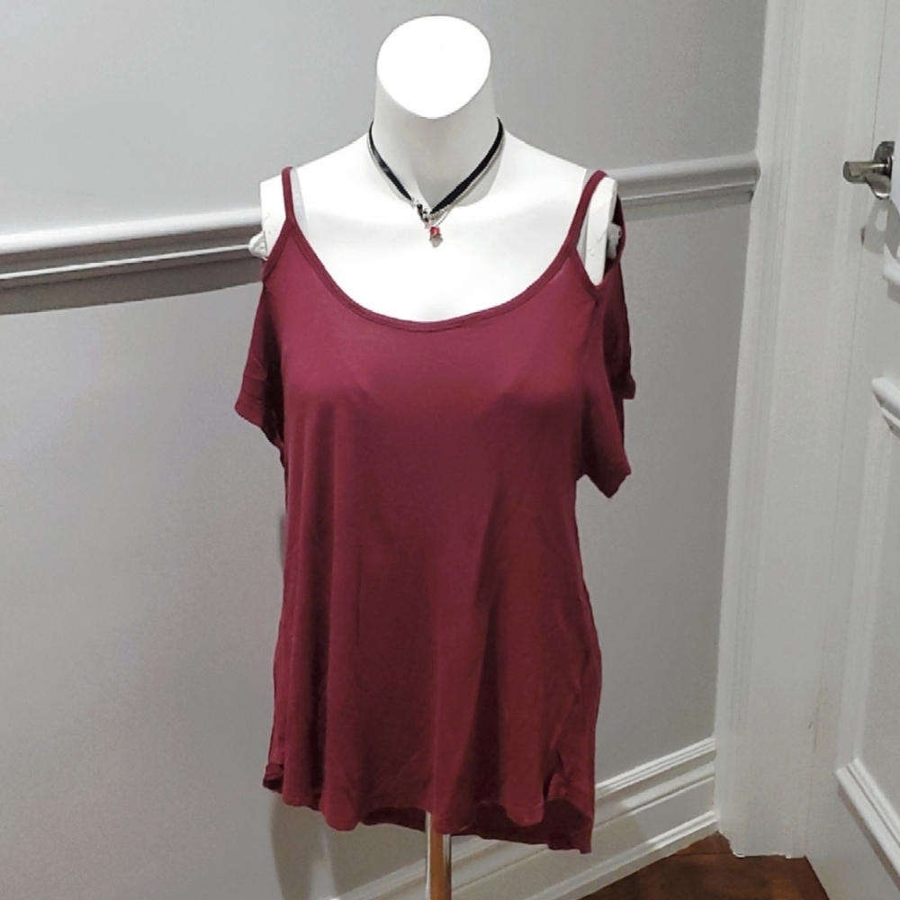 Super Soft Burgundy Shoulder Cutout Round Trim Tee